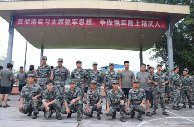 保衛(wèi)祖國的戰(zhàn)斗隊，建設(shè)祖國的排頭兵